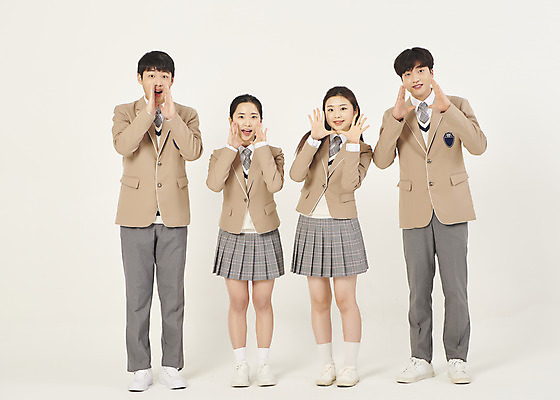 포토 JPG 스튜디오촬영 전신 학생 여자 남자 교복 학교 청소년 고등학생 실내 서기 미소 여러명 앞모습 10대 친구 스쿨라이프 십대라이프스타일 외침 한국인 십대만 베이지색배경 국내포토 라이프스타일 옷 교육 뷰포인트 다수 백그라운드 관계 모션 표정 사람 동양인 내부 소리 베이지색 파일형식
