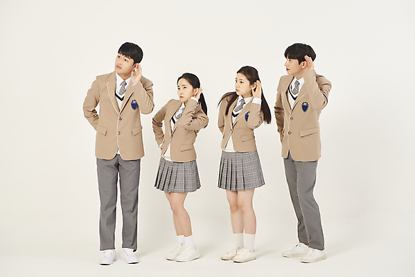 포토 JPG 스튜디오촬영 전신 학생 여자 남자 교복 허리손 학교 청소년 고등학생 실내 서기 여러명 앞모습 10대 친구 스쿨라이프 손들기 십대라이프스타일 듣기 한국인 십대만 베이지색배경 국내포토 라이프스타일 옷 교육 뷰포인트 포즈 다수 백그라운드 관계 모션 사람 동양인 내부 베이지색 파일형식