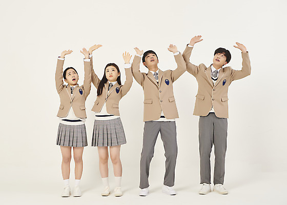 포토 JPG 스튜디오촬영 전신 학생 여자 남자 교복 학교 청소년 고등학생 실내 서기 여러명 앞모습 10대 친구 스쿨라이프 손들기 십대라이프스타일 한국인 찡그림 무거움 십대만 베이지색배경 국내포토 라이프스타일 옷 교육 뷰포인트 다수 백그라운드 관계 모션 표정 사람 동양인 내부 무게 베이지색 파일형식