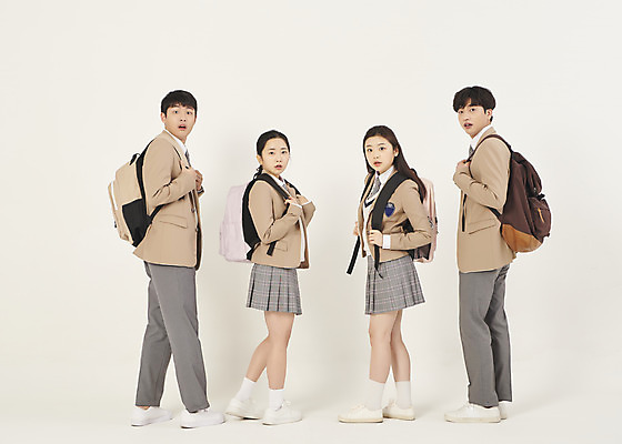 포토 JPG 스튜디오촬영 전신 학생 여자 남자 교복 학교 청소년 고등학생 책가방 실내 서기 여러명 옆모습 10대 친구 스쿨라이프 십대라이프스타일 놀람 한국인 뒤돌아보기 매기 십대만 베이지색배경 국내포토 라이프스타일 옷 교육 감정 뷰포인트 다수 백그라운드 가방 관계 모션 표정 사람 동양인 내부 베이지색 파일형식