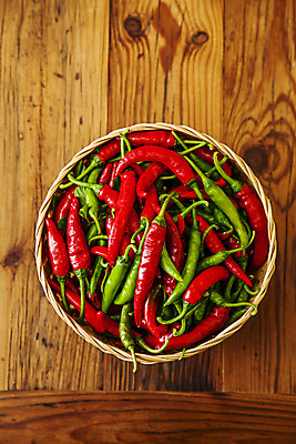 포토 JPG 고추 실내 사람없음 하이앵글 소쿠리 경상북도 담기 특산물 나무배경 국내포토 영양군 뷰포인트 백그라운드 채소 모션 내부 바구니 경상도 파일형식