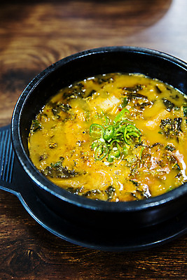 포토 JPG 실내 사람없음 아웃포커스 전라북도 뚝배기 남원 추어탕 향토음식 나무배경 국내포토 한식 음식 백그라운드 촬영기법 내부 전라도 탕 파일형식