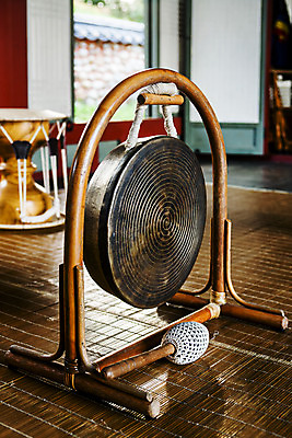 포토 JPG 주간 실내 국악 사람없음 아웃포커스 전라북도 징 남원 국내포토 자연요소 전통 음악 타악기 촬영기법 국악기 내부 전라도 파일형식