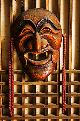 포토 JPG 실내 사람없음 경상북도 하회탈 창호문 안동 양반탈 국내포토 내부 문 경상도 탈 전통탈 파일형식