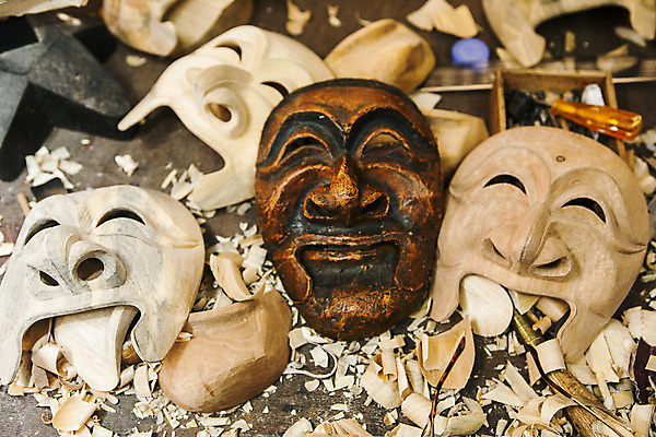 포토 JPG 사람없음 아웃포커스 경상북도 하회탈 나무조각 안동 양반탈 국내포토 촬영기법 목재 경상도 탈 전통탈 파일형식