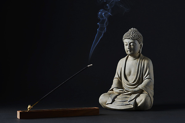 포토 JPG 스튜디오촬영 전통 불교 검은배경 실내 사람없음 부처님오신날 연기 불상 불교용품 오브젝트 부처 향 인센스스틱 국내포토 기념일 종교 백그라운드 종교용품 내부 검은색 파일형식