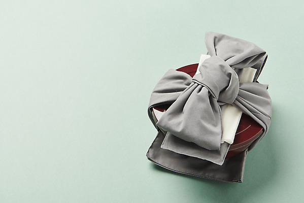 포토 JPG 스튜디오촬영 전통 그릇 불교 실내 사람없음 부처님오신날 천 불교용품 오브젝트 발우공양 민트색배경 국내포토 식기 기념일 종교 백그라운드 종교용품 내부 식사 직물 민트색 파일형식