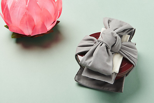 포토 JPG 스튜디오촬영 전통 그릇 불교 실내 연꽃 사람없음 부처님오신날 천 불교용품 오브젝트 연등 발우공양 민트색배경 국내포토 식기 기념일 꽃 종교 백그라운드 종교용품 내부 식사 등불 직물 민트색 파일형식