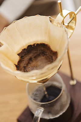 포토 JPG 실내 취미 사람없음 아웃포커스 힐링 거름종이 드리퍼 드립커피 핸드드립 국내포토 종이 커피 촬영기법 내부 커피용품 파일형식