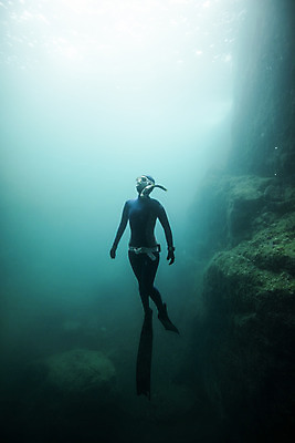 포토 JPG 전신 여자 바다 한명 성인 앞모습 30대 바닷속 수영 한국인 돌_바위 잠수부 울릉도 성인여자한명만 수중사진 프리다이빙 국내포토 1 뷰포인트 섬 사람 동양인 장년 수중 수상스포츠 전문직 경상북도 여자한명만 성인여자만 파일형식