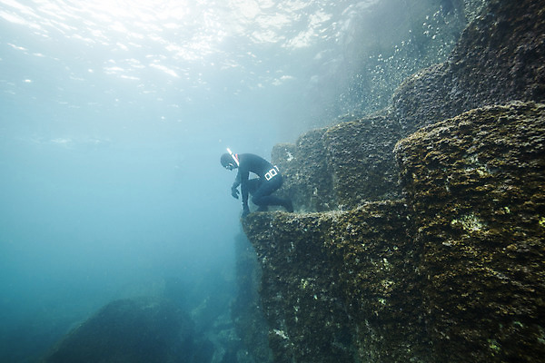 포토 JPG 전신 여자 바다 한명 성인 옆모습 30대 빛 제주도 바닷속 수영 한국인 잠수부 주상절리 성인여자한명만 수중사진 프리다이빙 국내포토 1 뷰포인트 한국 사람 동양인 장년 수중 수상스포츠 전문직 여자한명만 성인여자만 파일형식