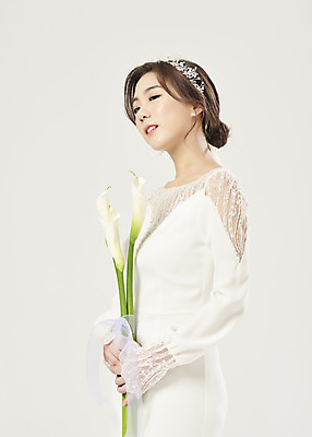 포토 JPG 스튜디오촬영 응시 여자 신부 꽃다발 웨딩드레스 결혼 실내 한명 들기 상반신 20대 성인 옆모습 한국인 카라 흰배경 설레임 성인여자한명만 웨딩촬영 국내포토 1 시선 드레스 꽃 감정 뷰포인트 백그라운드 모션 사람 동양인 이벤트 청년 내부 흰색 기념사진 여자한명만 성인여자만 파일형식