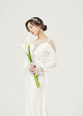 포토 JPG 스튜디오촬영 응시 여자 신부 꽃다발 웨딩드레스 결혼 실내 한명 들기 상반신 20대 성인 옆모습 한국인 카라 흰배경 설레임 성인여자한명만 웨딩촬영 국내포토 1 시선 드레스 꽃 감정 뷰포인트 백그라운드 모션 사람 동양인 이벤트 청년 내부 흰색 기념사진 여자한명만 성인여자만 파일형식