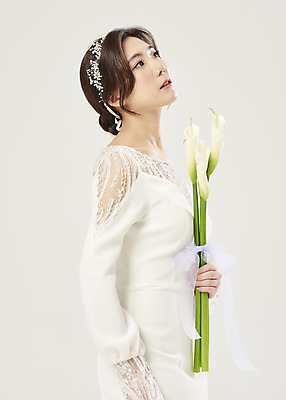 포토 JPG 스튜디오촬영 여자 신부 꽃다발 웨딩드레스 결혼 실내 한명 들기 상반신 20대 성인 옆모습 한국인 올려보기 카라 흰배경 설레임 성인여자한명만 웨딩촬영 국내포토 1 드레스 꽃 감정 뷰포인트 백그라운드 모션 사람 동양인 이벤트 청년 내부 흰색 기념사진 여자한명만 성인여자만 파일형식