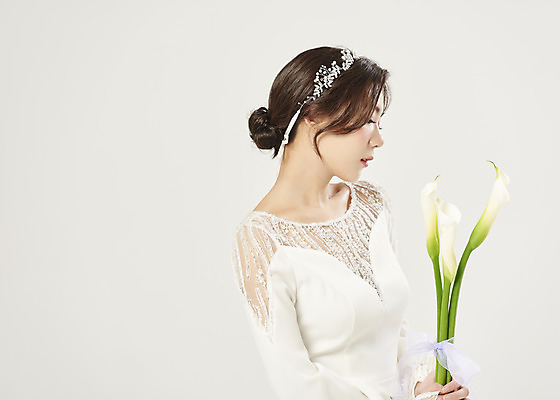 포토 JPG 스튜디오촬영 응시 여자 신부 꽃다발 웨딩드레스 결혼 실내 한명 들기 상반신 20대 성인 옆모습 한국인 카라 흰배경 설레임 성인여자한명만 웨딩촬영 국내포토 1 시선 드레스 꽃 감정 뷰포인트 백그라운드 모션 사람 동양인 이벤트 청년 내부 흰색 기념사진 여자한명만 성인여자만 파일형식