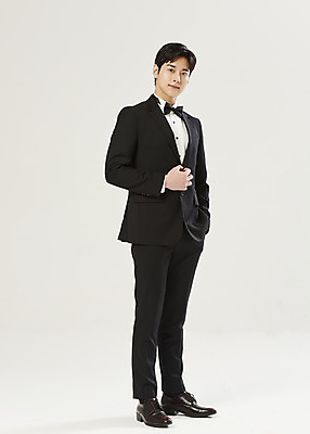 포토 JPG 스튜디오촬영 전신 응시 남자 신랑 결혼 실내 한명 서기 미소 정장 턱시도 20대 성인 앞모습 한국인 흰배경 주머니손 설레임 성인남자한명만 웨딩촬영 국내포토 1 시선 옷 감정 뷰포인트 백그라운드 모션 표정 사람 동양인 이벤트 청년 내부 흰색 기념사진 남자한명만 성인남자만 파일형식