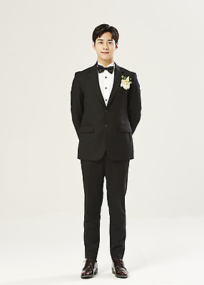 포토 JPG 스튜디오촬영 전신 응시 남자 신랑 결혼 실내 한명 서기 미소 정장 턱시도 20대 성인 앞모습 한국인 흰배경 뒷짐 설레임 성인남자한명만 웨딩촬영 국내포토 1 시선 옷 감정 뷰포인트 백그라운드 모션 표정 사람 동양인 이벤트 청년 내부 흰색 기념사진 남자한명만 성인남자만 파일형식