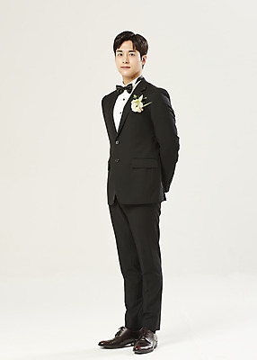 포토 JPG 스튜디오촬영 전신 응시 남자 신랑 결혼 실내 한명 서기 정장 턱시도 20대 성인 앞모습 한국인 흰배경 뒷짐 설레임 성인남자한명만 웨딩촬영 국내포토 1 시선 옷 감정 뷰포인트 백그라운드 모션 사람 동양인 이벤트 청년 내부 흰색 기념사진 남자한명만 성인남자만 파일형식