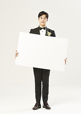포토 JPG 스튜디오촬영 전신 배너 응시 남자 신랑 결혼 사각프레임 실내 한명 서기 미소 들기 정장 턱시도 20대 성인 앞모습 한국인 흰배경 설레임 성인남자한명만 웨딩촬영 국내포토 1 시선 옷 감정 뷰포인트 백그라운드 모션 프레임 표정 사람 동양인 이벤트 청년 내부 사각형 흰색 기념사진 남자한명만 성인남자만 파일형식