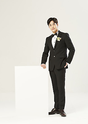 포토 JPG 스튜디오촬영 전신 배너 응시 남자 신랑 결혼 사각프레임 실내 한명 서기 미소 들기 정장 턱시도 20대 성인 앞모습 한국인 흰배경 주머니손 설레임 성인남자한명만 웨딩촬영 국내포토 1 시선 옷 감정 뷰포인트 백그라운드 모션 프레임 표정 사람 동양인 이벤트 청년 내부 사각형 흰색 기념사진 남자한명만 성인남자만 파일형식