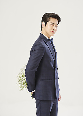 포토 JPG 스튜디오촬영 응시 남자 꽃다발 신랑 결혼 실내 한명 미소 들기 정장 턱시도 상반신 20대 성인 옆모습 한국인 흰배경 뒷짐 안개꽃 설레임 성인남자한명만 웨딩촬영 국내포토 1 시선 옷 꽃 감정 뷰포인트 백그라운드 모션 표정 사람 동양인 이벤트 청년 내부 흰색 기념사진 한해살이풀 남자한명만 성인남자만 파일형식