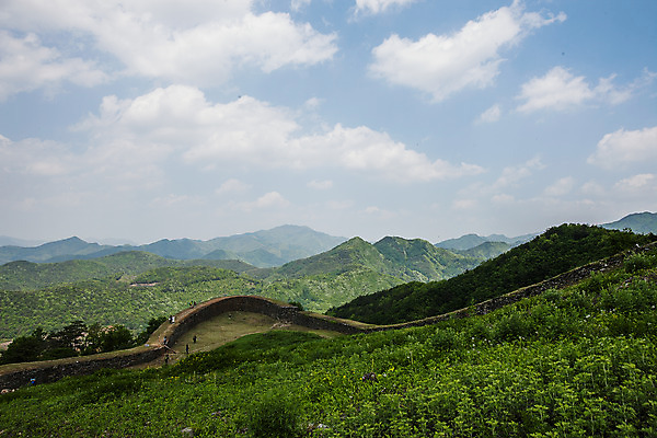 포토 JPG 주간 구름 하늘 산 풍경 사람없음 야외 성벽 충청북도 국내여행 단양 사적 온달산성 국내포토 자연요소 여행 충청도 파일형식 석축산성