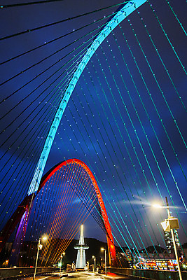 포토 JPG 로우앵글 야경 사람없음 야외 국내여행 대전 대전엑스포 가교 국내포토 건축물 뷰포인트 여행 한국 야간 엑스포 파일형식 풍경_경치