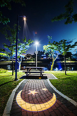 포토 JPG 야경 가로등 사람없음 야외 빛 산책로 경주 경상북도 보문호 피크닉테이블 국내포토 공공시설 길 호수 탁자 경주_경상북도 야간 경상도 파일형식 풍경_경치