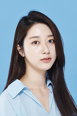 포토 JPG 스튜디오촬영 응시 여자 셔츠 실내 한명 상반신 20대 성인 앞모습 뷰티 한국인 파란배경 청순 의료성형뷰티 성인여자한명만 차분 국내포토 1 시선 뷰포인트 백그라운드 컨셉 상의 사람 동양인 청년 내부 파란색 여자한명만 성인여자만 파일형식