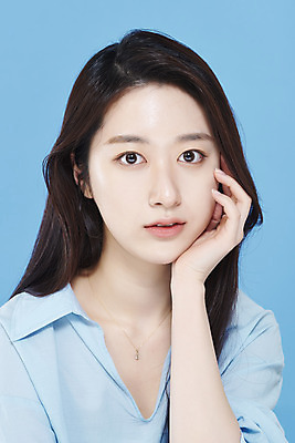 포토 JPG 스튜디오촬영 응시 여자 셔츠 실내 한명 상반신 20대 성인 앞모습 뷰티 턱괴기 한국인 파란배경 청순 의료성형뷰티 성인여자한명만 차분 국내포토 1 시선 뷰포인트 백그라운드 컨셉 상의 모션 사람 동양인 청년 내부 파란색 여자한명만 성인여자만 파일형식