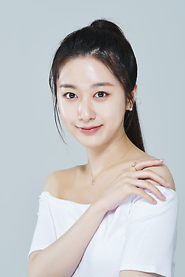 포토 JPG 스튜디오촬영 응시 여자 회색배경 실내 한명 미소 손짓 상반신 20대 성인 앞모습 뷰티 한국인 청순 의료성형뷰티 성인여자한명만 국내포토 1 시선 뷰포인트 백그라운드 컨셉 모션 표정 사람 동양인 청년 내부 회색 여자한명만 성인여자만 파일형식