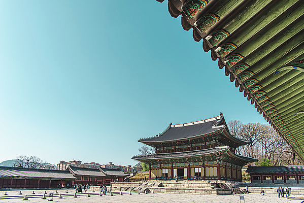 포토 JPG 주간 하늘 서울 사람없음 야외 관광지 봄풍경 세계문화유산 국보 처마 창덕궁 인정전 국내포토 자연요소 여행 한국 풍경 봄 궁전 문화재 파일형식
