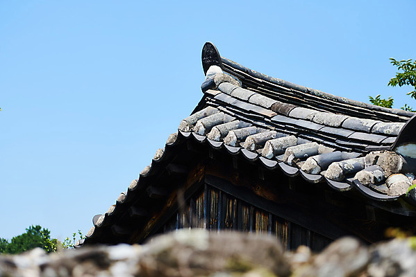 포토 JPG 주간 풍경 사람없음 야외 농촌 시골 소프트포커스 충청남도 기와지붕 외암리 아산 국내포토 자연요소 지붕 촬영기법 기와 충청도 파일형식