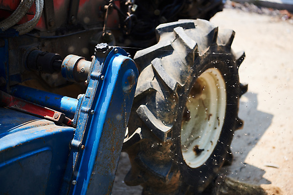 포토 JPG 주간 농업 사람없음 야외 농촌 시골 타이어 경운기 평택 국내포토 자연요소 산업 농기계 경기도 파일형식