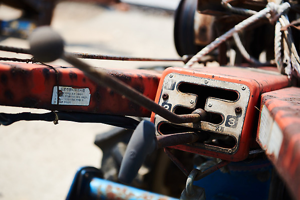 포토 JPG 주간 농업 사람없음 야외 아웃포커스 농촌 시골 소프트포커스 경운기 평택 국내포토 자연요소 산업 촬영기법 농기계 경기도 파일형식