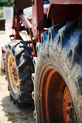 포토 JPG 주간 농업 사람없음 야외 아웃포커스 농촌 시골 타이어 트랙터 평택 국내포토 자연요소 산업 촬영기법 농기계 특수차량 경기도 파일형식