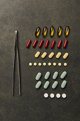 포토 JPG 스튜디오촬영 실내 사람없음 하이앵글 알약 건강관리 일렬 핀셋 건강보조식품 영양제 플랫레이 건강기능식품 국내포토 뷰포인트 건강 관리 내부 약 도구 플랫 건강식품 파일형식