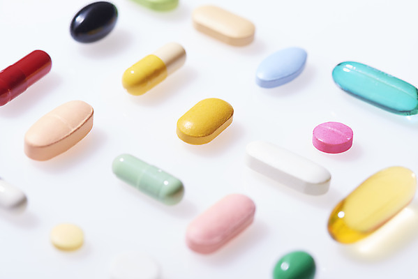 포토 JPG 스튜디오촬영 실내 근접촬영 사람없음 알약 건강관리 흰배경 일렬 건강보조식품 영양제 건강기능식품 국내포토 뷰포인트 백그라운드 건강 관리 내부 약 흰색 건강식품 파일형식