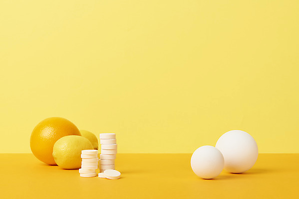 포토 JPG 스튜디오촬영 도형 오렌지 실내 사람없음 건강관리 원형 레몬 건강보조식품 노란배경 비타민제 영양제 건강기능식품 국내포토 백그라운드 과일 건강 관리 내부 약 노란색 건강식품 비타민 파일형식