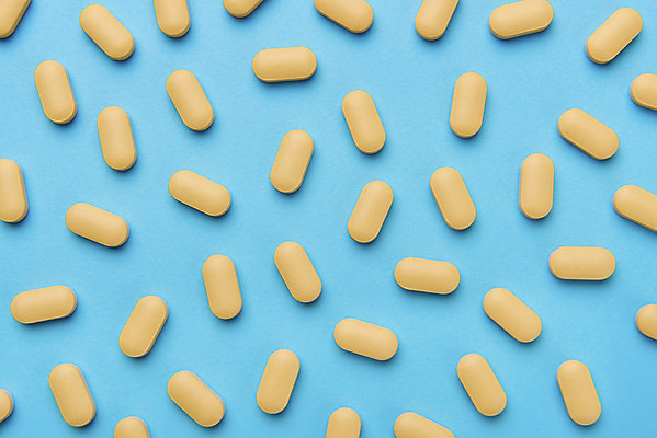 포토 JPG 스튜디오촬영 실내 사람없음 하이앵글 알약 건강관리 파란배경 건강보조식품 비타민제 영양제 건강기능식품 국내포토 뷰포인트 백그라운드 건강 관리 내부 파란색 약 건강식품 비타민 파일형식