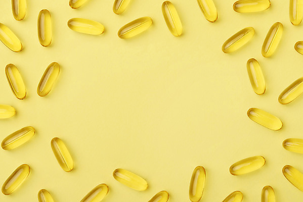 포토 JPG 스튜디오촬영 프레임 실내 사람없음 하이앵글 알약 건강관리 건강보조식품 노란배경 영양제 건강기능식품 국내포토 뷰포인트 백그라운드 건강 관리 내부 약 노란색 건강식품 파일형식