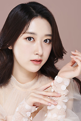 포토 JPG 스튜디오촬영 응시 드레스 여자 실내 한명 손짓 상반신 20대 성인 앞모습 화장 뷰티 한국인 청순 의료성형뷰티 성인여자한명만 갈색배경 국내포토 1 시선 옷 뷰포인트 백그라운드 컨셉 모션 사람 동양인 청년 내부 갈색 여자한명만 성인여자만 파일형식