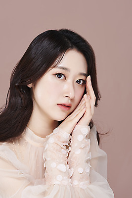 포토 JPG 스튜디오촬영 응시 드레스 여자 실내 한명 손짓 상반신 20대 성인 앞모습 화장 뷰티 한국인 청순 의료성형뷰티 성인여자한명만 갈색배경 국내포토 1 시선 옷 뷰포인트 백그라운드 컨셉 모션 사람 동양인 청년 내부 갈색 여자한명만 성인여자만 파일형식