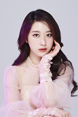 포토 JPG 스튜디오촬영 응시 드레스 여자 회색배경 실내 한명 상반신 20대 성인 앞모습 화장 뷰티 턱괴기 한국인 청순 의료성형뷰티 성인여자한명만 국내포토 1 시선 옷 뷰포인트 백그라운드 컨셉 모션 사람 동양인 청년 내부 회색 여자한명만 성인여자만 파일형식