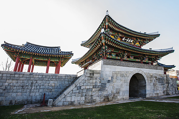 포토 JPG 주간 사람없음 야외 전라북도 전주 풍남문 성곽길 국내포토 자연요소 길 전라도 파일형식