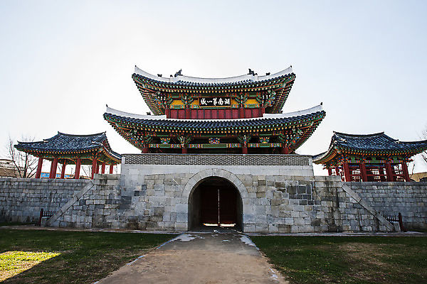 포토 JPG 주간 사람없음 야외 전라북도 전주 풍남문 성곽길 국내포토 자연요소 길 전라도 파일형식