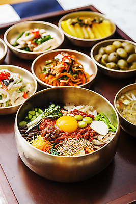 포토 JPG 반찬 실내 사람없음 아웃포커스 전라북도 밥상 전주 전주비빔밥 국내포토 음식 탁자 촬영기법 내부 전라도 비빔밥 파일형식