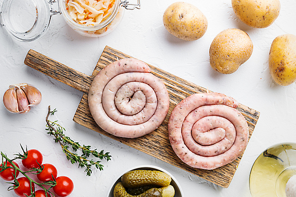 포토 JPG 해외이미지 방울토마토 감자 실내 마늘 사람없음 하이앵글 전통음식 소시지 흰배경 피클 로즈메리 나무도마 말린_둥글게 해외포토 전통 음식 뷰포인트 백그라운드 컨셉 토마토 채소 도마 내부 목재 흰색 가공식품 허브 절임 파일형식