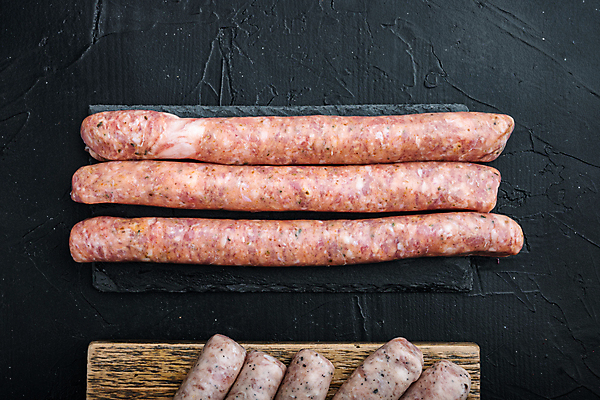 포토 JPG 해외이미지 검은배경 실내 사람없음 전통음식 소시지 그릴 해외포토 전통 음식 백그라운드 주방용품 내부 검은색 가공식품 파일형식