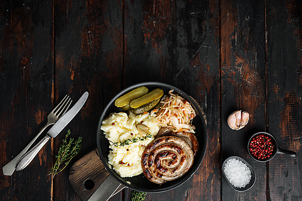 포토 JPG 해외이미지 포크 실내 마늘 사람없음 샐러드 전통음식 나이프 소금 후추 매시드포테이토 해외포토 전통 식기 음식 채소 내부 칼 향신료 파일형식